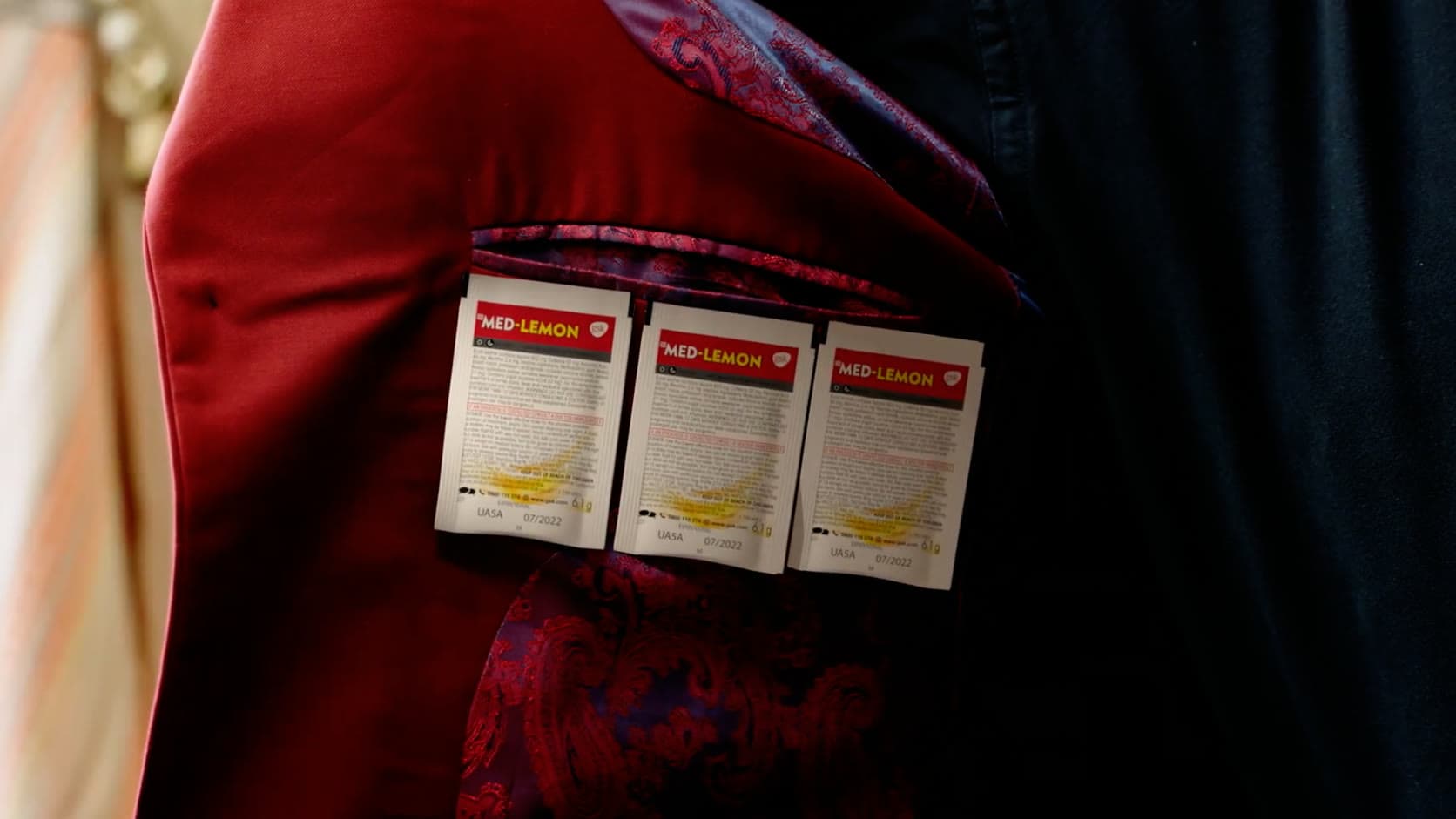 Med-Lemon with Bra Shakes, campaign still